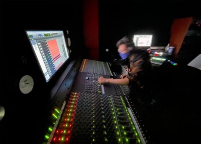 Canadore 大學(xué)其錄音工程--音樂制作課程選用 Solid State Logic ORIGIN 為學(xué)生提供模擬調(diào)音臺體驗